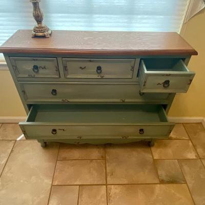 LOT C1: Chest of Drawers Accent Cabinet &  TableLamp
