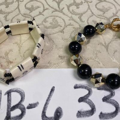 2 Bracelets