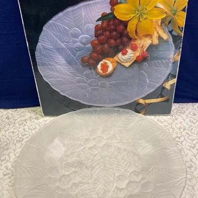 Loquat Frosted Hostess 14â€ Platter