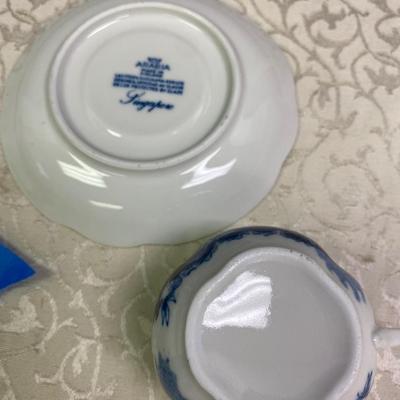 2 Arabia Made in Finland Singapore cups and Saucers