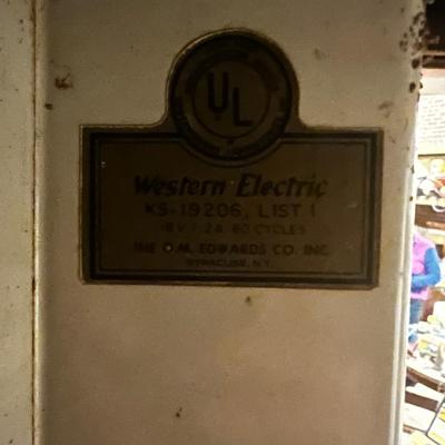 KS-19206 1960â€™s Pocket Round Door Phone Booth