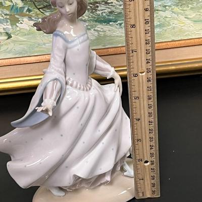 Wonderful LLADRO. Lost a Finger