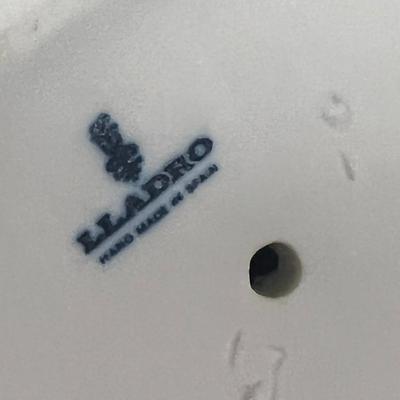 Wonderful LLADRO. Lost a Finger