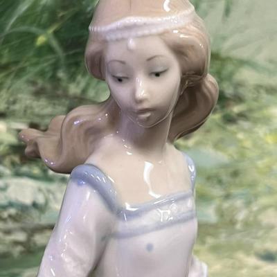 Wonderful LLADRO. Lost a Finger