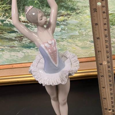 Amazing Ballet Dancer LLADRO. Lost 2 Fingers