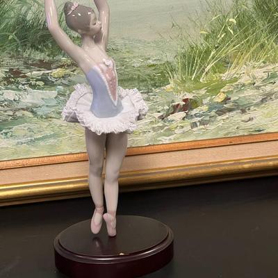 Amazing Ballet Dancer LLADRO. Lost 2 Fingers