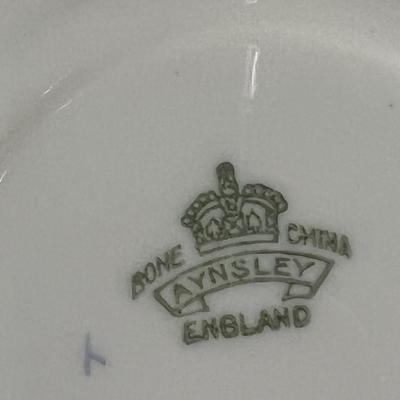 Wonderful LOT of TEACUPS FAMOUS BRANDS