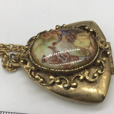 Vintage Victorian Style Pendant locket and Chain