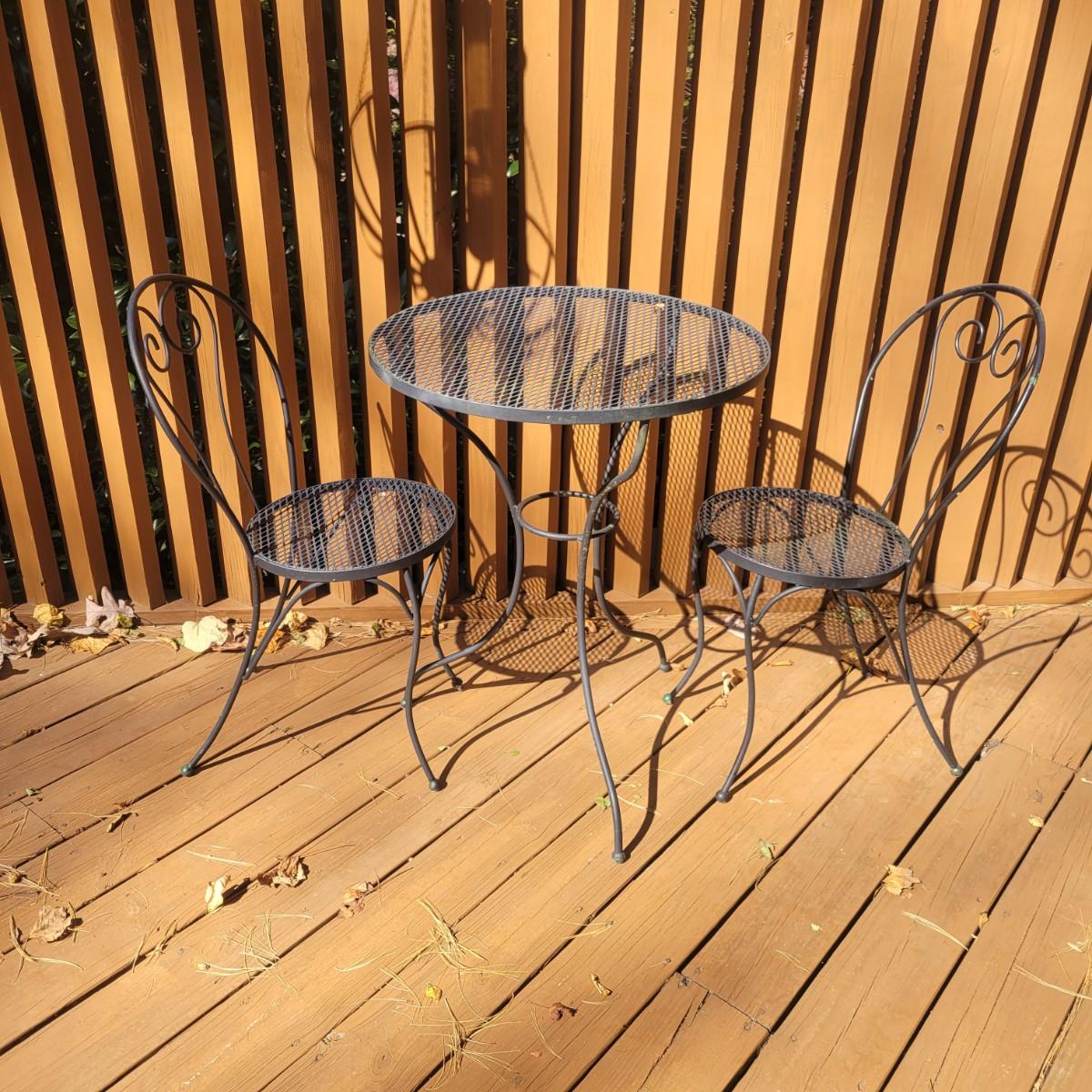 Wrought Iron Bistro Table and Chairs (DKDW)