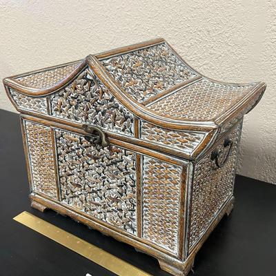 Fine Oriental wood box