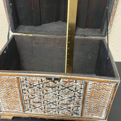 Fine Oriental wood box