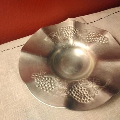 Everlast Forged Aluminum hammered small jam jar under plate dish