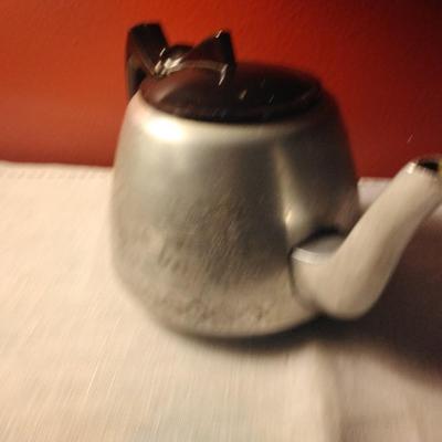 Swan Brand -Willo Ware teapot