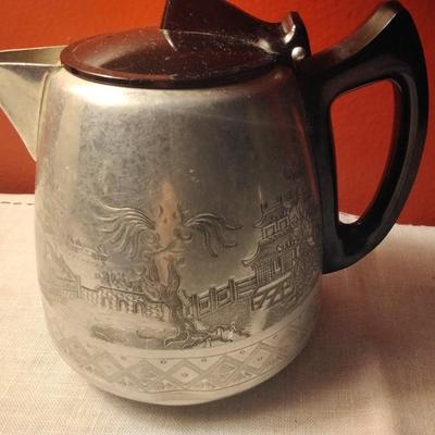 Vintage Swan Brand Willo Ware Aluminum Tea/Coffee Pot Made in England 1 1/2 Pint Blue Willow Pattern