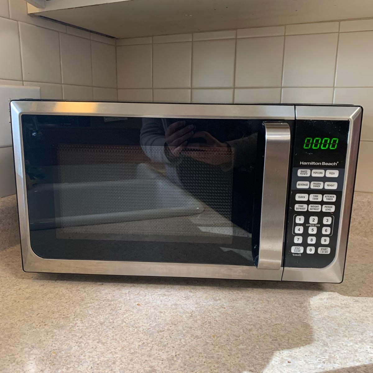 Hamilton Beach Microwave Oven, Model No. P90D23ALWR1 (KHS