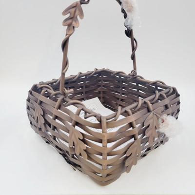 NEW IMPROVEMENTS METAL SQUARE ACORN BASKET