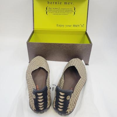 LIKE NEW BM BERNIE MEV SIZE 41 WOVEN SLIP ON SHOES