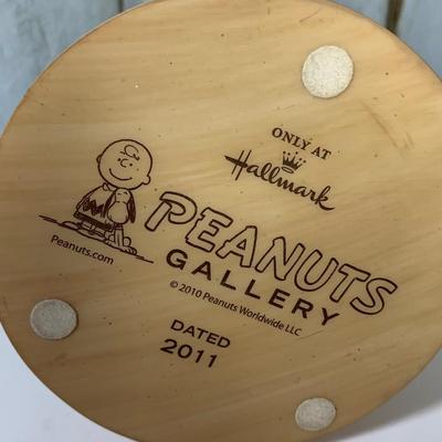 LOT 13R: Hallmark Peanuts Gallery Collection: