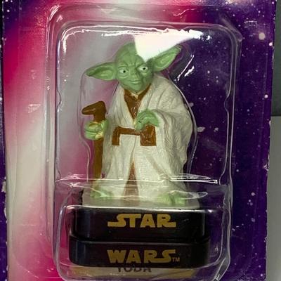 LOT 21R: LEGO Sculpture Star Wars: The Child (75318) Baby Yoda   &  Star Wars Stamper/Ink Pads