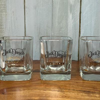 LOT 23R: Vintage Jack Daniels Decanter, Glasses & Wooden Lazy Susan