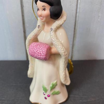 LOT C38: Snow White and the Seven Dwarfs by Lenox