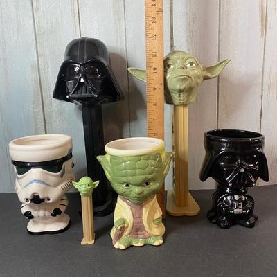 LOT C57: Star Wars Mugs and Large Pez  Dispensers
