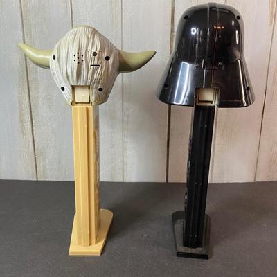 LOT C57: Star Wars Mugs and Large Pez  Dispensers
