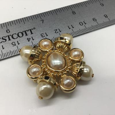 Brooch Faux Pearl Gold Tone