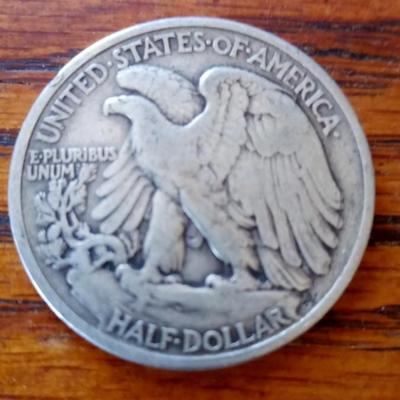 LOT 10  1937 WALKING LIBERTY HALF DOLLAR