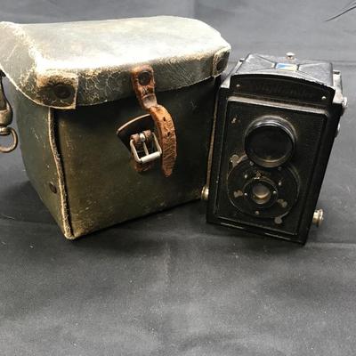 ANTIQUE CAMERA