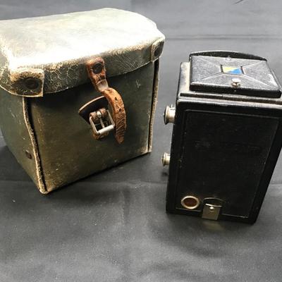 ANTIQUE CAMERA