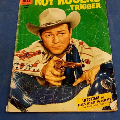 LOT 32  ROY RODGERS COMIC BOOK