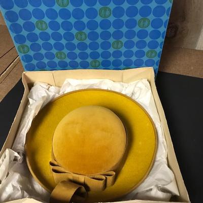 VINTAGE HAT LOT