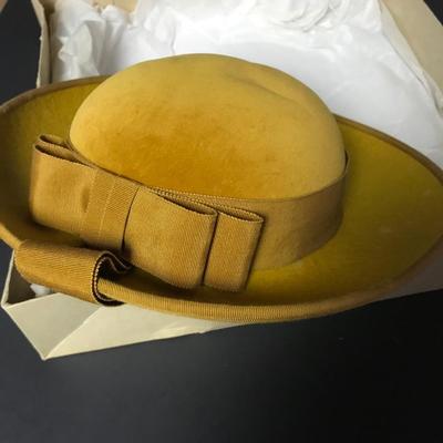 VINTAGE HAT LOT