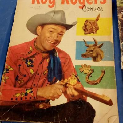 LOT 34 TWO VINTAGE ROY RODGERS COMIC BOOKS