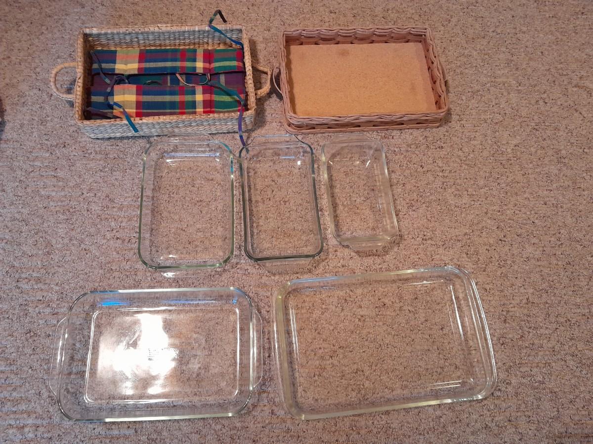 PYREX GLASS BAKING DISHES WITH BASKETS