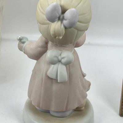 PRECIOUS MOMENTS-Memories Are Made Of This-Event Figurine