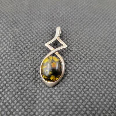 FANTASTIC. 925 JEWELED PENDANT