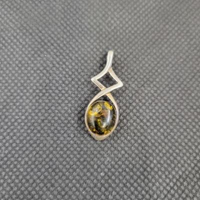 FANTASTIC. 925 JEWELED PENDANT