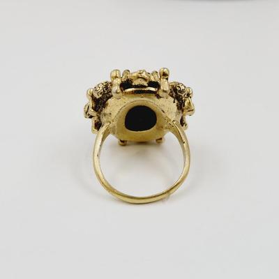 VINATGE 18k HGE FAUX JADE ART RING