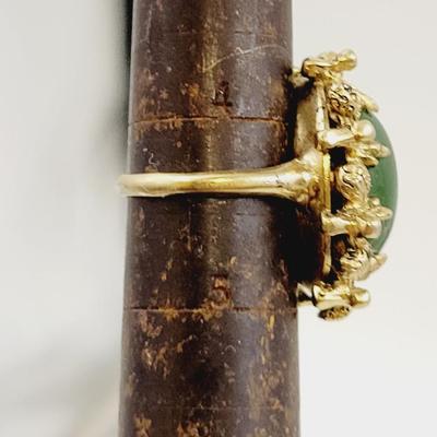 VINATGE 18k HGE FAUX JADE ART RING