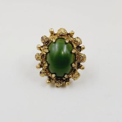 VINATGE 18k HGE FAUX JADE ART RING