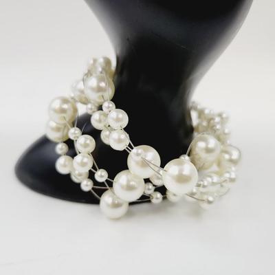 FANTASTIC FLOATING FAUX PEARL BRACELET