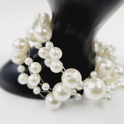 FANTASTIC FLOATING FAUX PEARL BRACELET