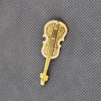 BEAUTIFUL GOLD TONED DETAILED VIOLIN PIN