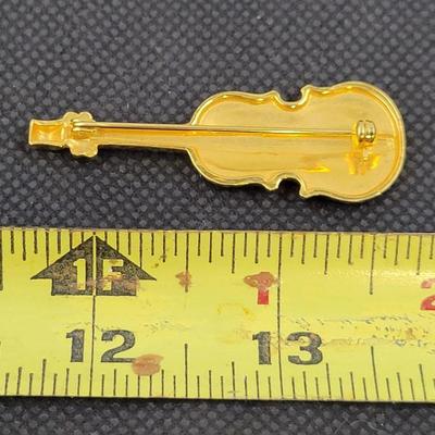 BEAUTIFUL GOLD TONED DETAILED VIOLIN PIN