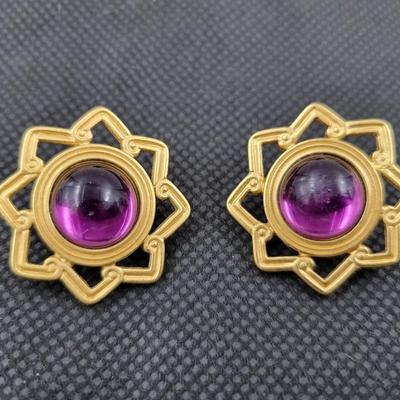 MATTE GOLD TONED PURPLE STONEVINTAGE EARRINGS