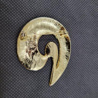 VINTAGE ABSTRACT SWIRL FROSTED PASTEL ENAMEL GOLD TONED METAL BROOCH