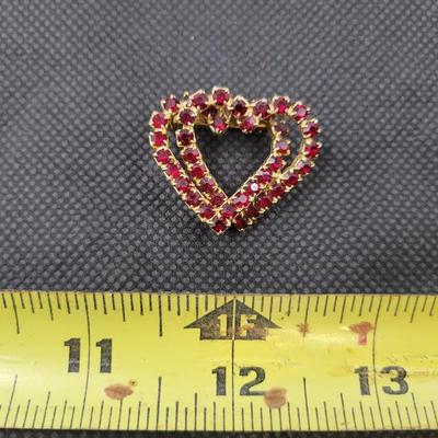 DOUBLE HEART GOLD TONED FAUX RED RINESTONES PIN