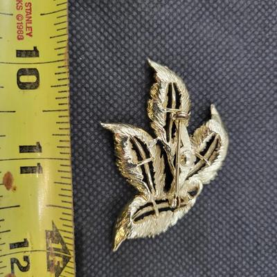 VINTAGE GOLD TONED LEAF BROOCH